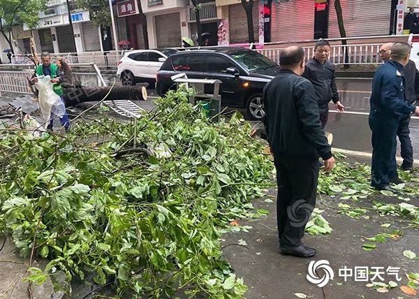 未来三天重庆仍有大雨或暴雨_暴雨下3天会怎么样_大雨降温第二天好钓鱼吗