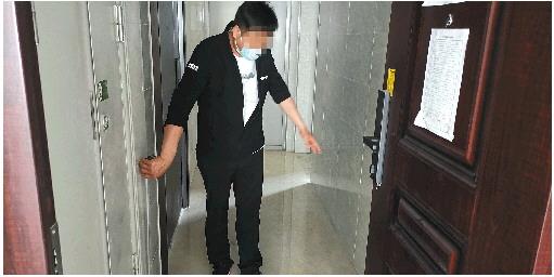 添堵！邻居擅将内开入户门改外开