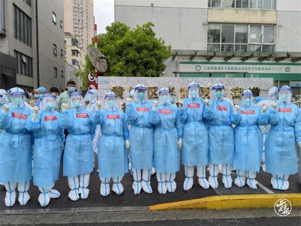 跨越千里山河，他们以白衣照亮黑夜，守望生命！