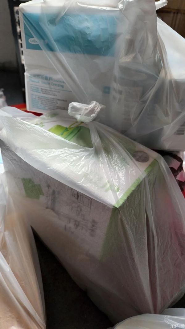 说的是不是你？小伙在公司上班5年，离职堪比搬家…