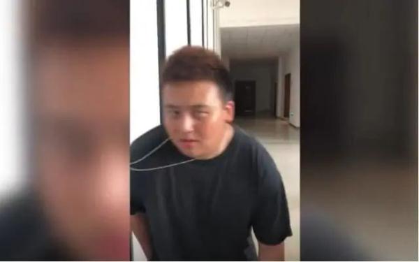 小伙半年减重70斤，晒前后对比照，网友惊呼：像换了个人