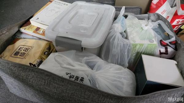 说的是不是你？小伙在公司上班5年，离职堪比搬家…