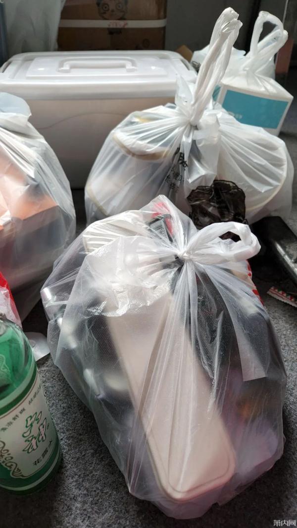 说的是不是你？小伙在公司上班5年，离职堪比搬家…