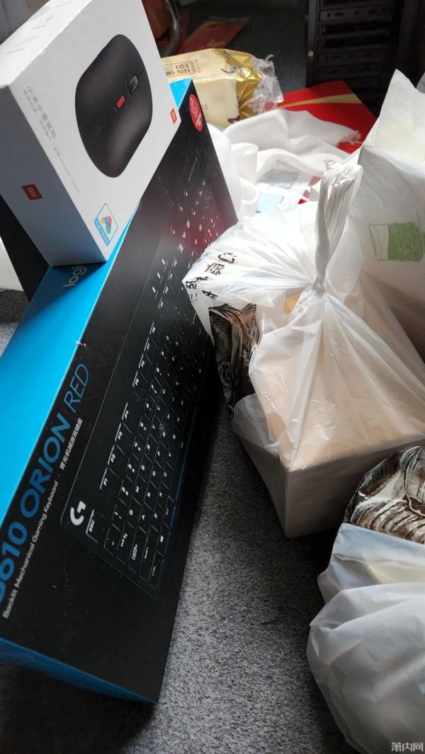 说的是不是你？小伙在公司上班5年，离职堪比搬家…