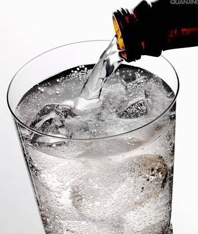 高尿酸不用慌，多吃这3种水果、多喝这3种水，稳定尿酸远离痛风