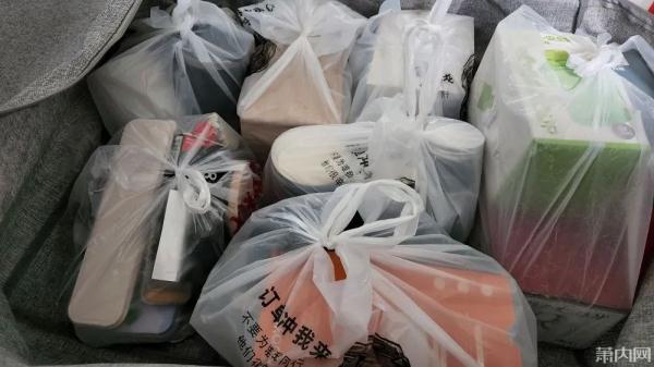 说的是不是你？小伙在公司上班5年，离职堪比搬家…