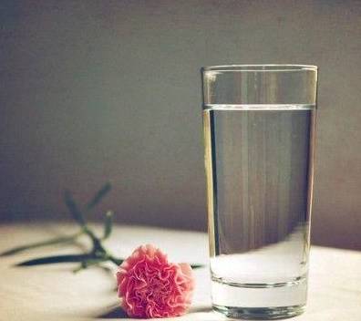 高尿酸不用慌，多吃这3种水果、多喝这3种水，稳定尿酸远离痛风