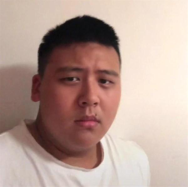 胖小伙减重80斤变帅哥走红，当事人：疫期在家锻炼
