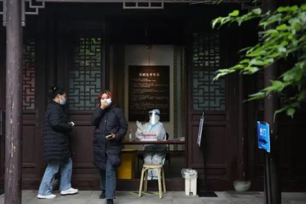 杭州查验48小时核酸检测证明首日，地铁、菜场、景区现场情况→