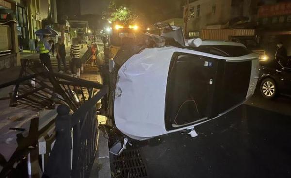 明明叫了代驾,小车却因酒驾侧翻,男子带着朋友逃生还要坐牢! 明明叫了代驾,小车却因酒驾侧翻,男子带着朋友逃生还要坐牢!