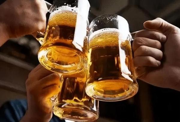 明明叫了代驾,小车却因酒驾侧翻,男子带着朋友逃生还要坐牢! 明明叫了代驾,小车却因酒驾侧翻,男子带着朋友逃生还要坐牢!