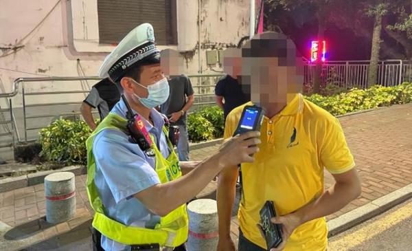 明明叫了代驾,小车却因酒驾侧翻,男子带着朋友逃生还要坐牢! 明明叫了代驾,小车却因酒驾侧翻,男子带着朋友逃生还要坐牢!