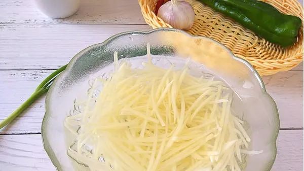 马铃薯发芽了还能继续食用吗？