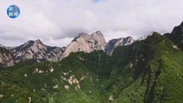 你敢向下看吗?华山索道检修工高空巡检是这样的…… 你敢向下看吗?华山索道检修工高空巡检是这样的……