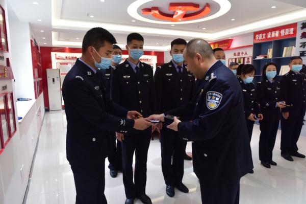 辅警有证啦！