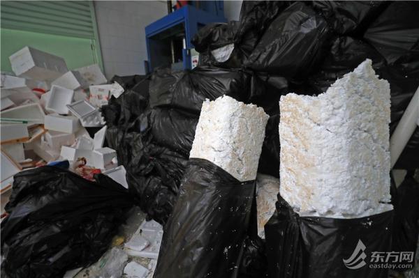 收到物资后 你的一个动作可以帮助城市更快“消化”泡沫箱