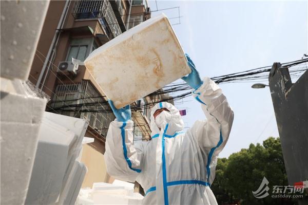收到物资后 你的一个动作可以帮助城市更快“消化”泡沫箱