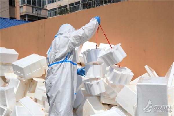 收到物资后 你的一个动作可以帮助城市更快“消化”泡沫箱