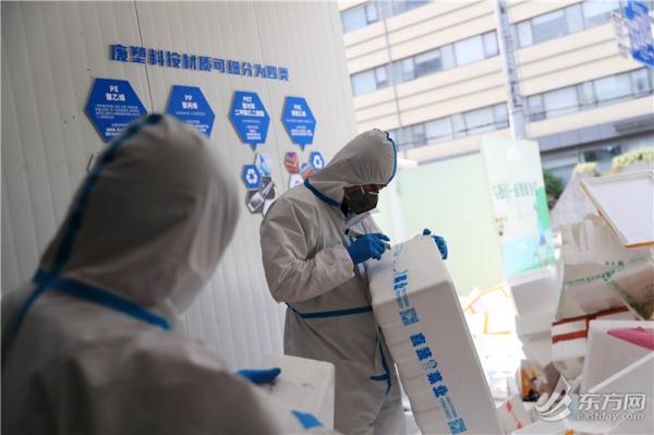 收到物资后 你的一个动作可以帮助城市更快“消化”泡沫箱