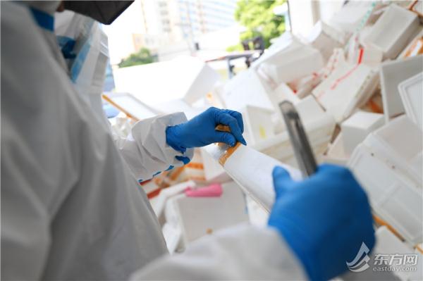 收到物资后 你的一个动作可以帮助城市更快“消化”泡沫箱