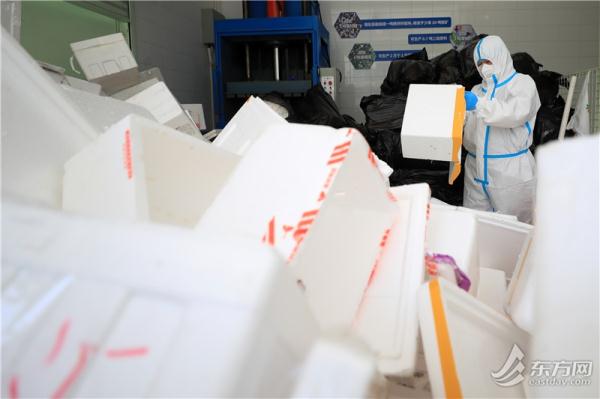 收到物资后 你的一个动作可以帮助城市更快“消化”泡沫箱