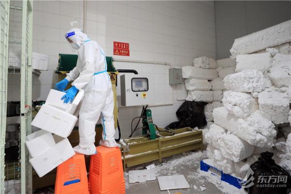 收到物资后 你的一个动作可以帮助城市更快“消化”泡沫箱