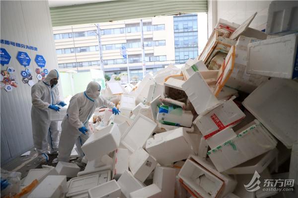 收到物资后 你的一个动作可以帮助城市更快“消化”泡沫箱