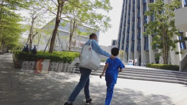 破纪录！一年借阅2572本书的深圳人，竟是个小学生…