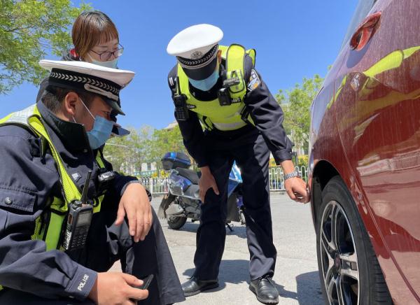 护航五一银川交警全员上岗保畅通