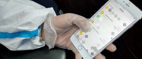 上海一男子“快饿死了”拦车求物资?青浦有超市倒卖猪肉物资?真相→ 上海一男子“快饿死了”拦车求物资?青浦有超市倒卖猪肉物资?真相→