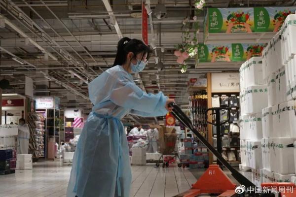 拨云见日,被援沪女孩的天台合影治愈了! 拨云见日,被援沪女孩的天台合影治愈了!