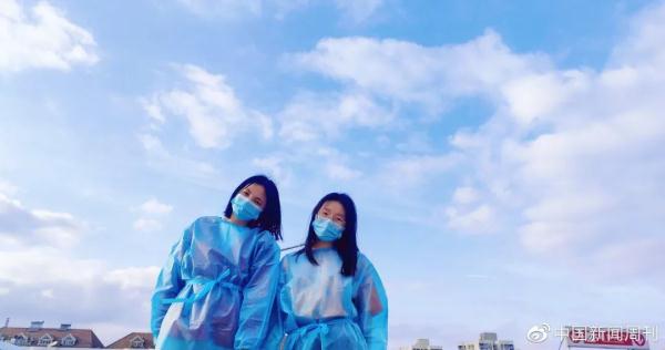 拨云见日,被援沪女孩的天台合影治愈了! 拨云见日,被援沪女孩的天台合影治愈了!