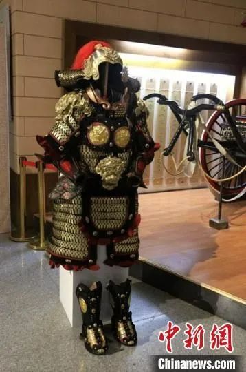 首个复原“唐朝明光铠”亮相敦煌 首个复原“唐朝明光铠”亮相敦煌