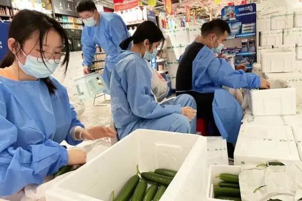 拨云见日,被援沪女孩的天台合影治愈了! 拨云见日,被援沪女孩的天台合影治愈了!