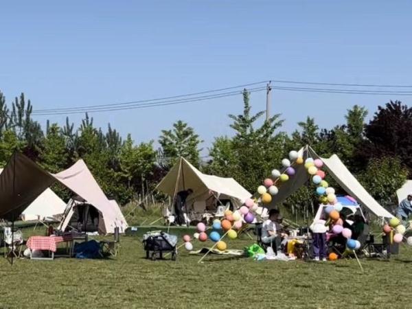 露营经济：疫情下旅游消费迎来新热点