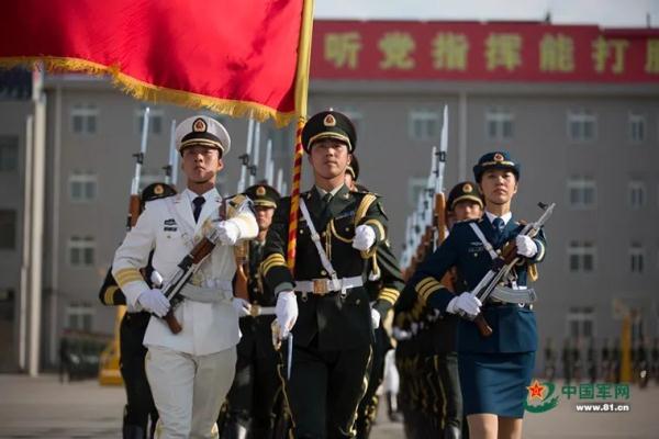 程诚：三次选择，成就仪仗女兵的别样风采