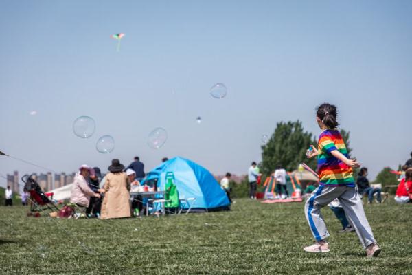 露营经济：疫情下旅游消费迎来新热点
