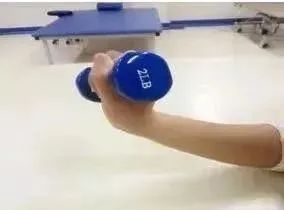 你拿手机是这个姿势吗？别再做了！医生紧急提醒……