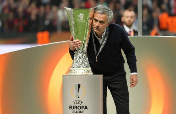 被岁月抚平的白发魔鬼，不只安西教练，也有洒泪的穆里尼奥