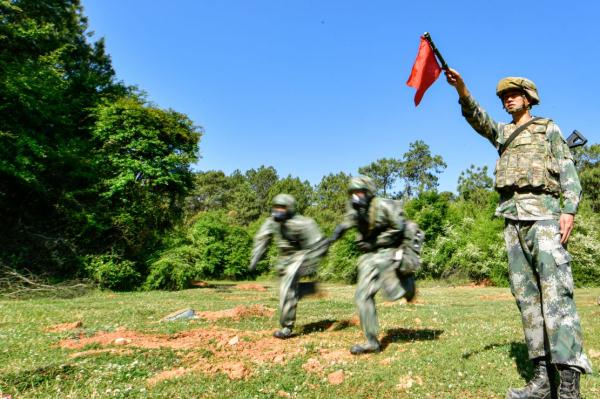 毒圈来袭防化兵实力跑毒