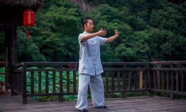 拉开身上筋，体内百病去，这几招实用拉筋术，把寿命越拉越长~