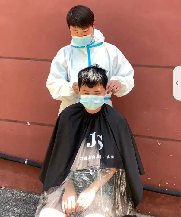 太真实！隔离前vs隔离后上海人的写照！他们成了小区最受欢迎的人