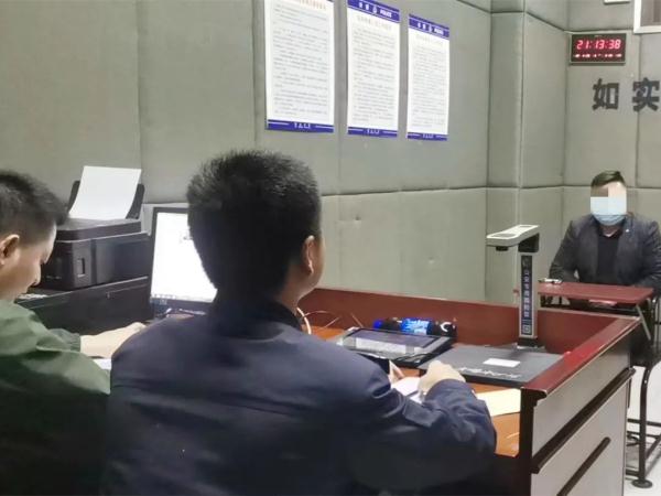 连骗两个老板，这个鼓吹会办事的“能人”投案了！