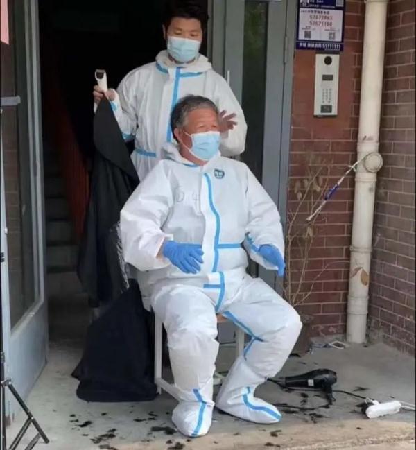 太真实！隔离前vs隔离后上海人的写照！他们成了小区最受欢迎的人