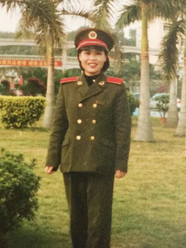 超飒!这是我妈,她的青春穿军装 超飒!这是我妈,她的青春穿军装