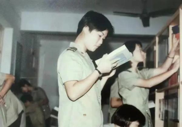 超飒!这是我妈,她的青春穿军装 超飒!这是我妈,她的青春穿军装