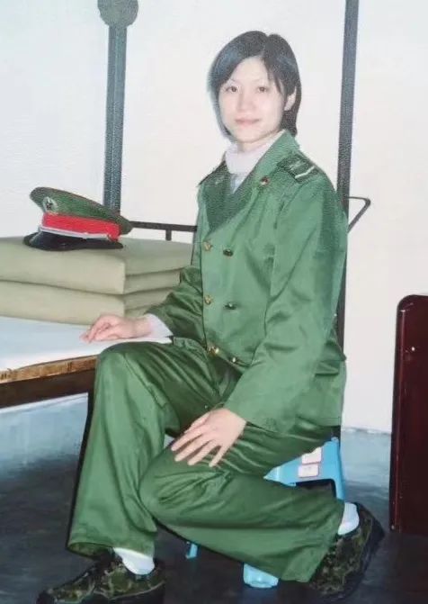 超飒!这是我妈,她的青春穿军装 超飒!这是我妈,她的青春穿军装