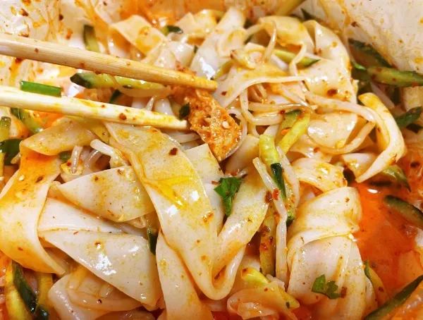 奶茶、麻辣烫、小烧烤……骑手大量复工！ “外卖生活”回来了
