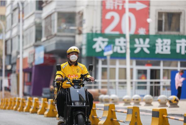奶茶、麻辣烫、小烧烤……骑手大量复工！ “外卖生活”回来了