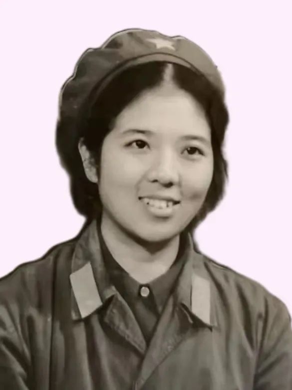 超飒!这是我妈,她的青春穿军装 超飒!这是我妈,她的青春穿军装